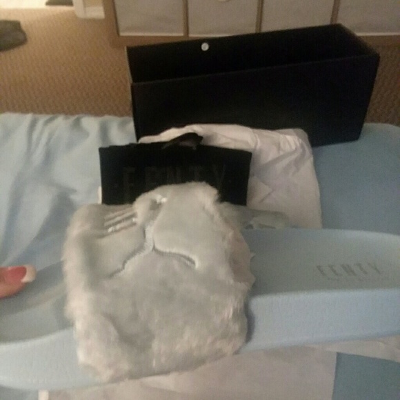Fenty by Rhianna PUMA fur slides *brand new* - Picture 3 of 3